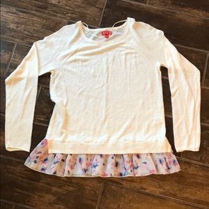 Long sleeved super cute shirt!